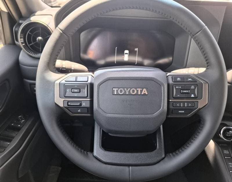2026 Toyota Prado ADVENTURE thumbnail 2