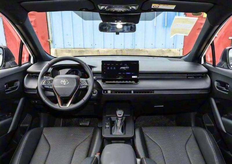 2026 Toyota Corolla Cross GLI thumbnail 3