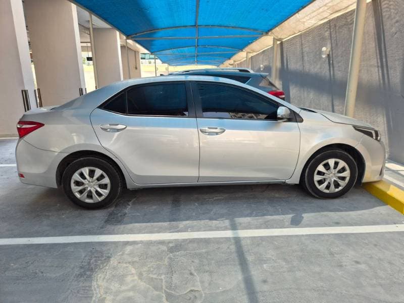2016 Toyota Corolla thumbnail 3