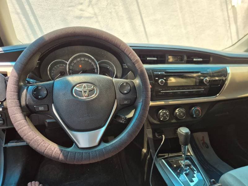 2016 Toyota Corolla thumbnail 4
