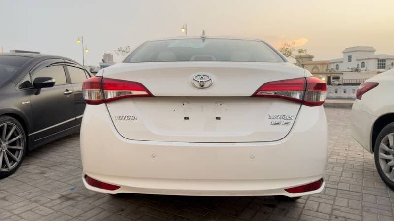 2020 Toyota Yaris Sedan thumbnail 3