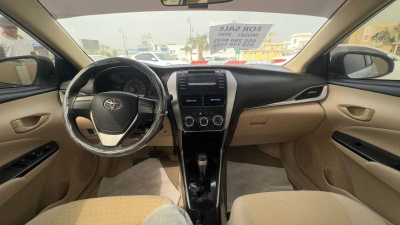 2020 Toyota Yaris Sedan thumbnail 2