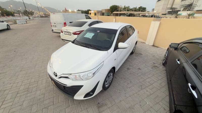 2020 Toyota Yaris Sedan thumbnail 4