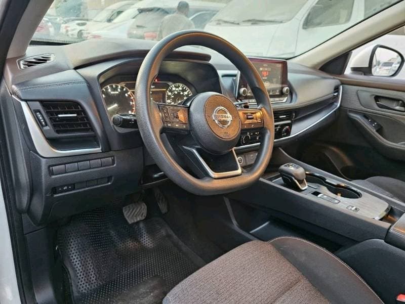2021 Nissan Rogue thumbnail 3