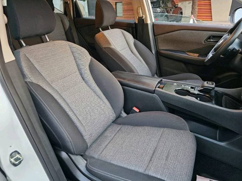 2021 Nissan Rogue thumbnail 2