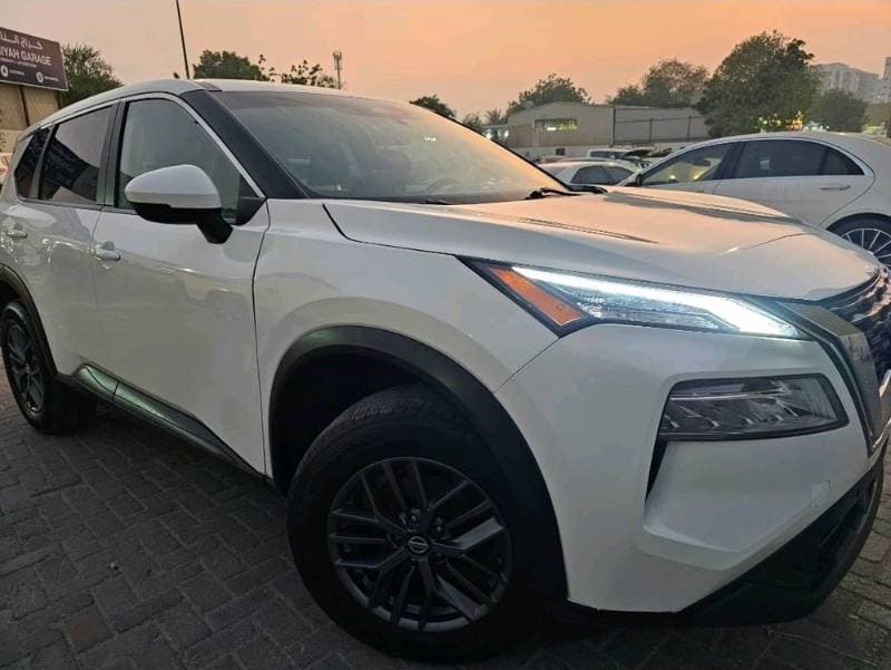 2021 Nissan Rogue thumbnail 4