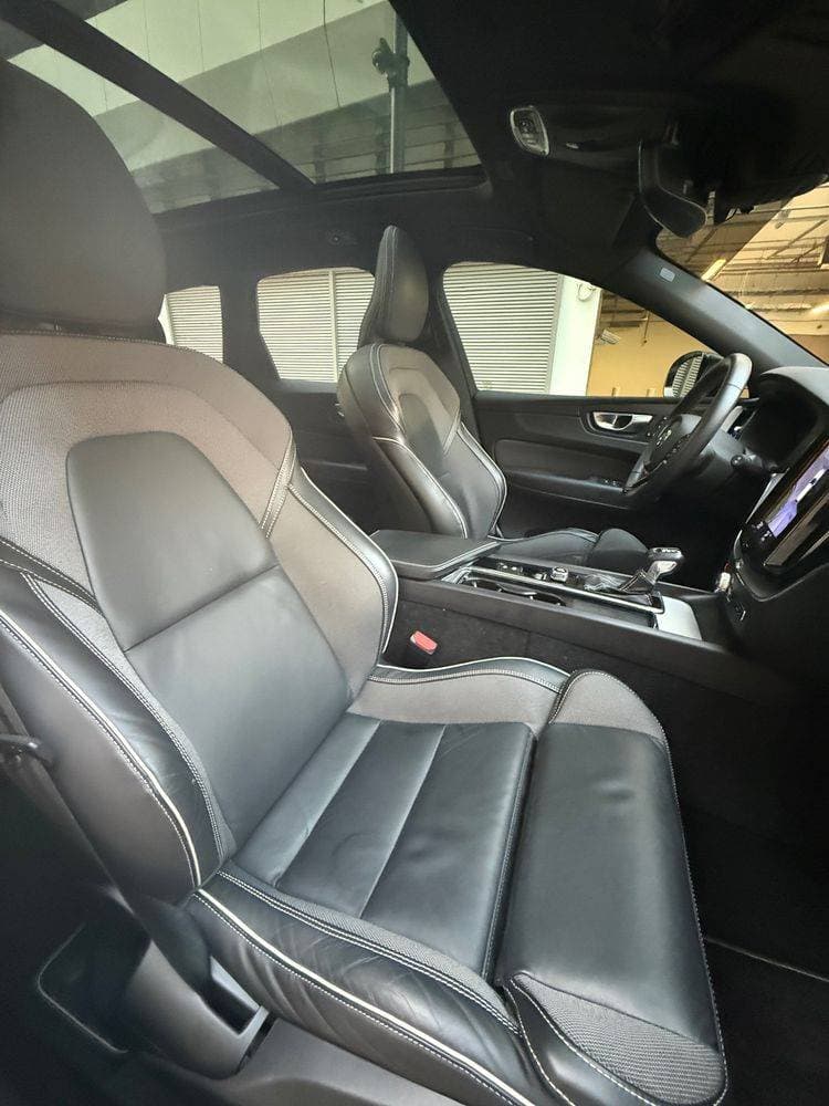 2021 Volvo XC60 thumbnail 4
