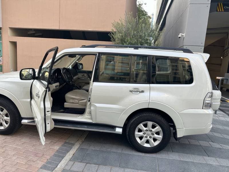 2012 Mitsubishi 4th Generation Pajero thumbnail 3