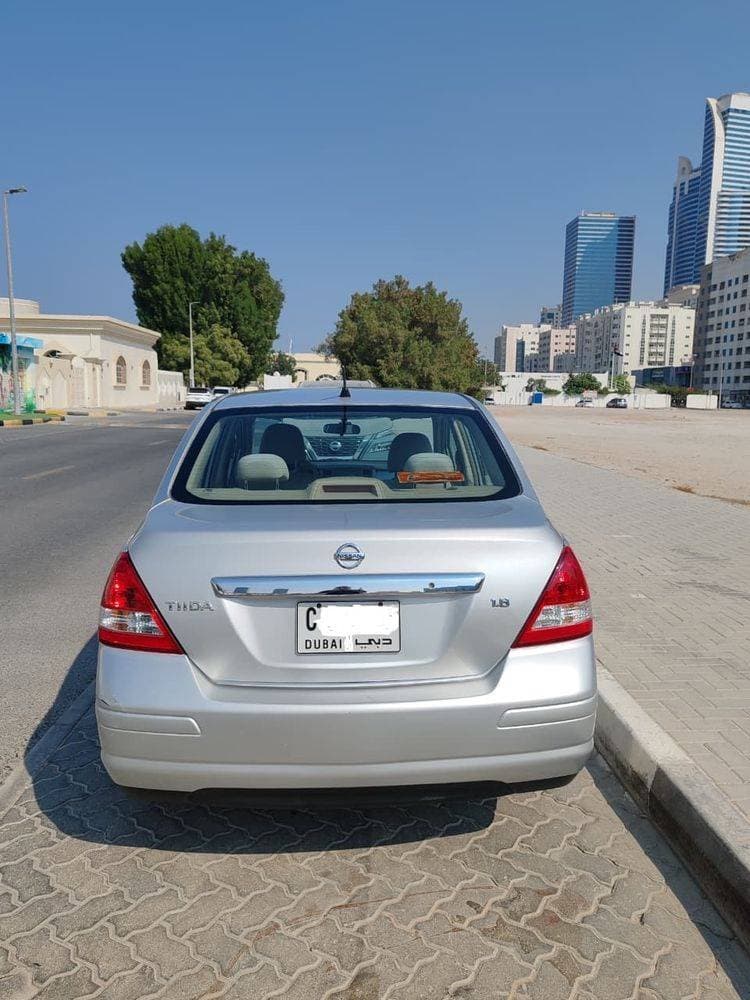 2012 Nissan Tiida thumbnail 2