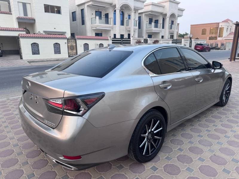 2016 Lexus GS thumbnail 2