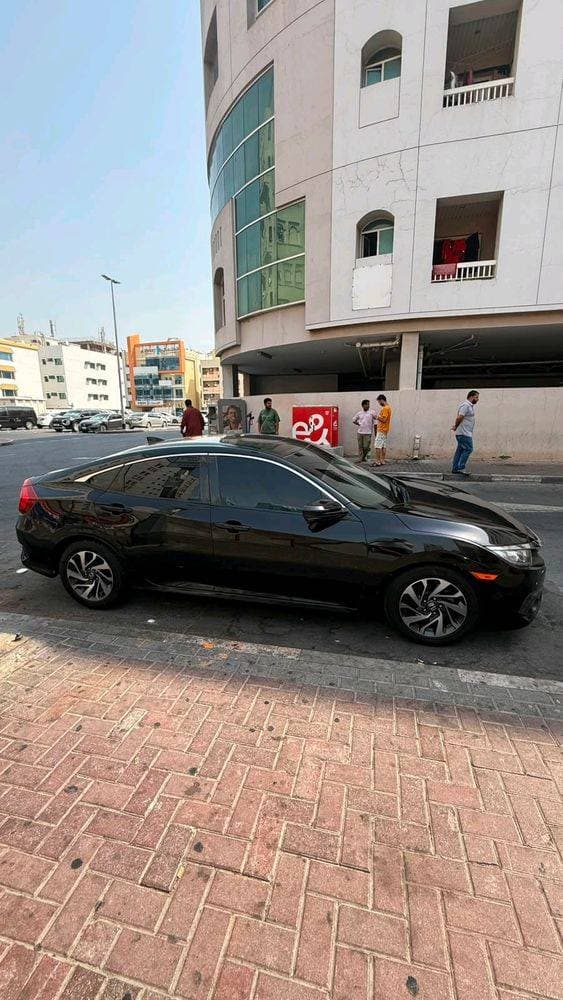2017 Honda Civic thumbnail 5
