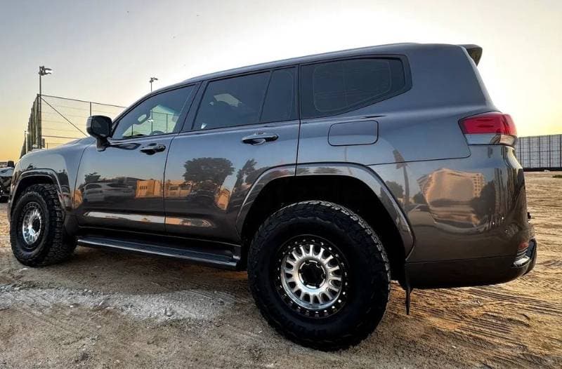 2022 Toyota Land Cruiser thumbnail 3