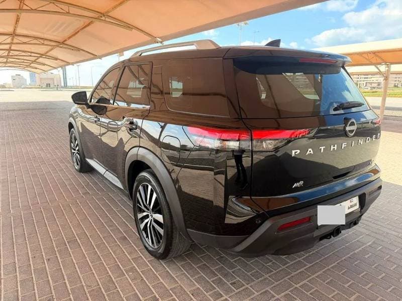 2024 Nissan Pathfinder thumbnail 2