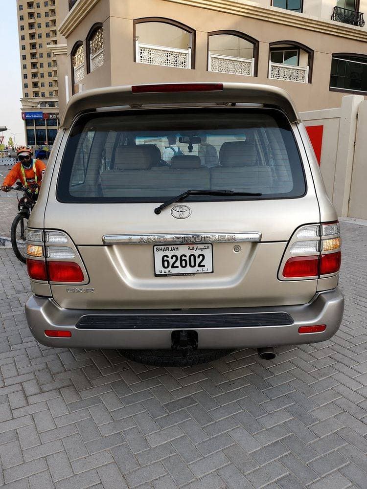 2004 Toyota Land Cruiser thumbnail 2