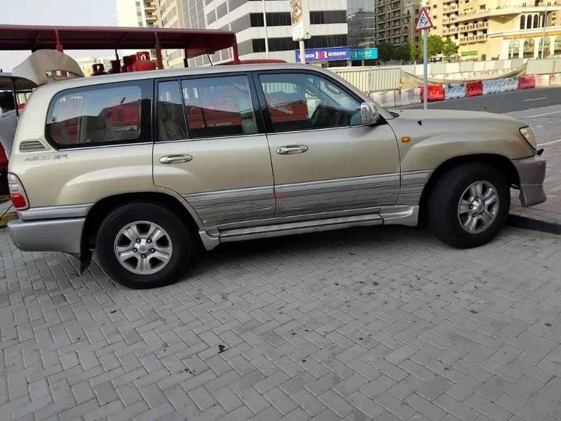 2004 Toyota Land Cruiser thumbnail 3