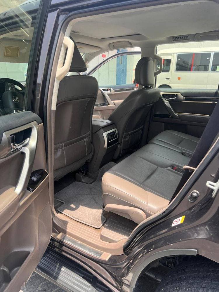 2017 Lexus GX 460 thumbnail 4