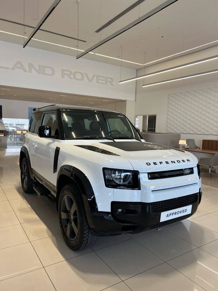 2024 Land Rover Defender thumbnail 2