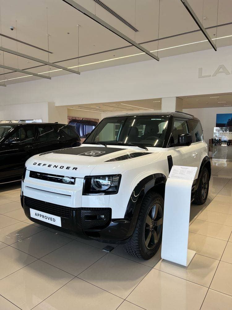 2024 Land Rover Defender thumbnail 3