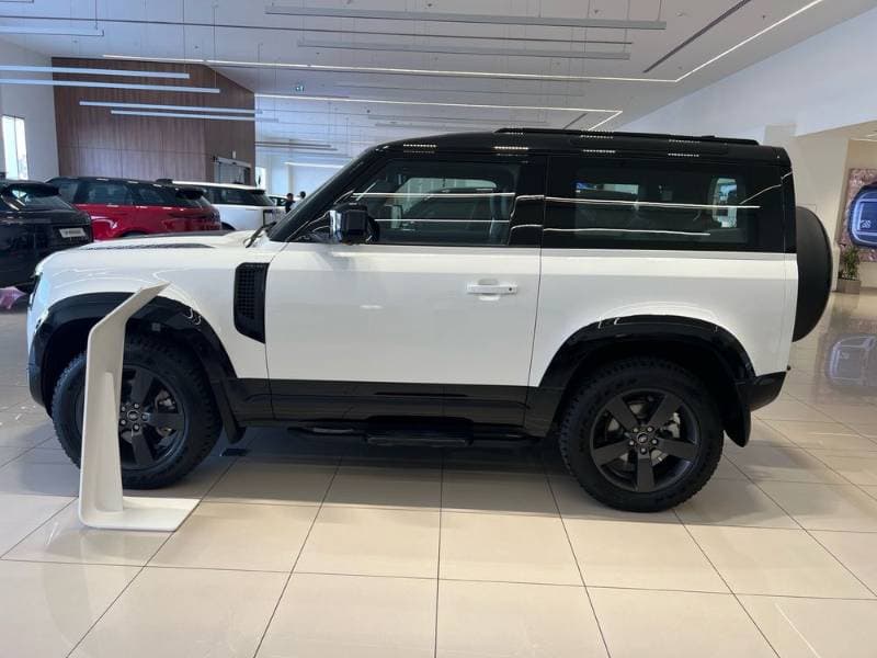 2024 Land Rover Defender thumbnail 4
