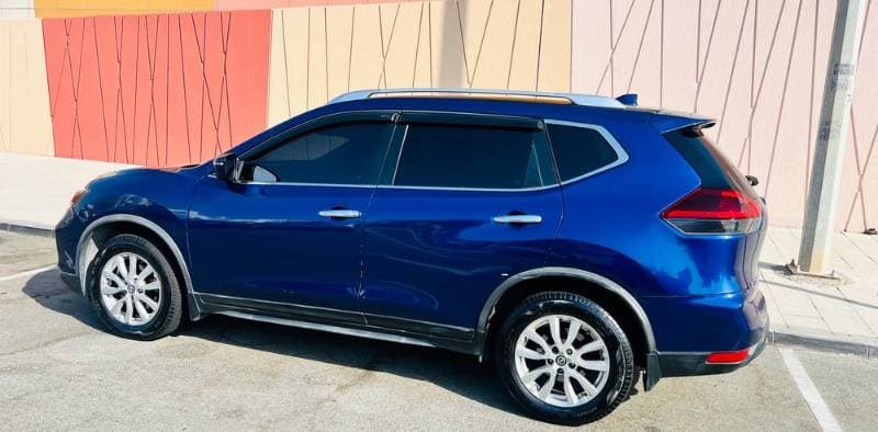2020 Nissan Rogue thumbnail 2