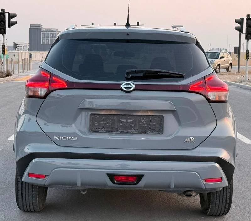 2022 Nissan Kicks thumbnail 2