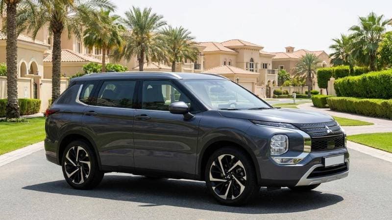 2025 Mitsubishi Outlander thumbnail 2