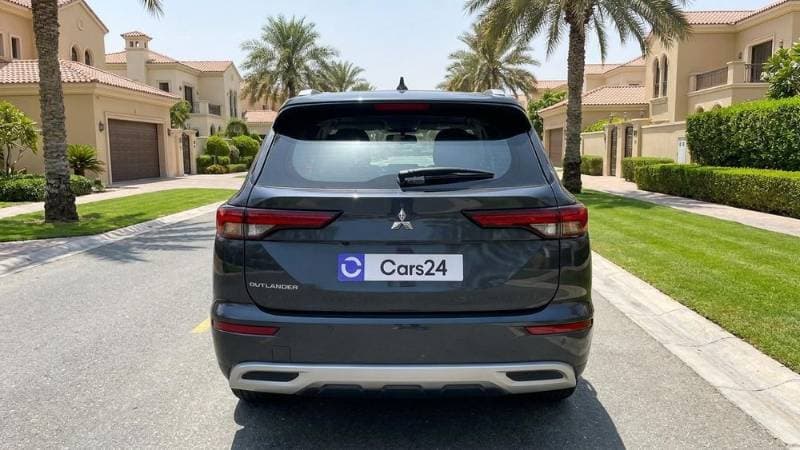 2025 Mitsubishi Outlander thumbnail 3