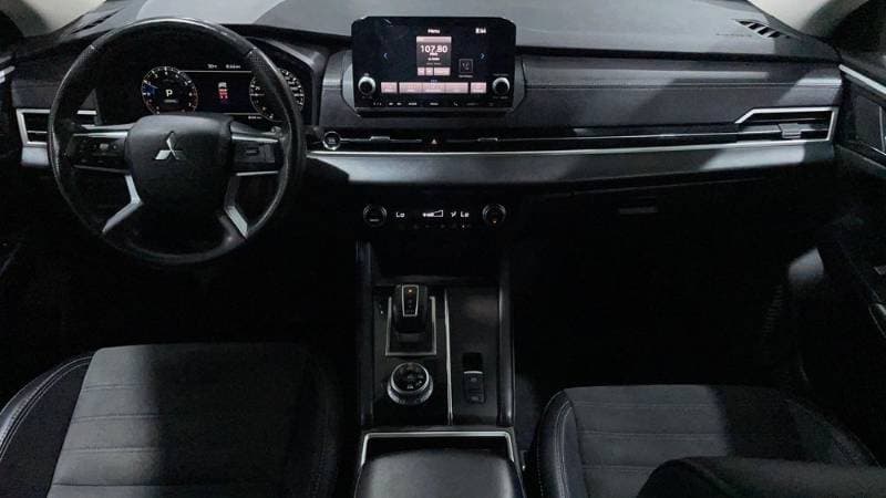 2025 Mitsubishi Outlander thumbnail 6