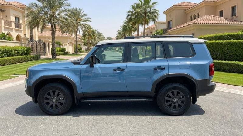2025 Toyota Land Cruiser Prado thumbnail 3