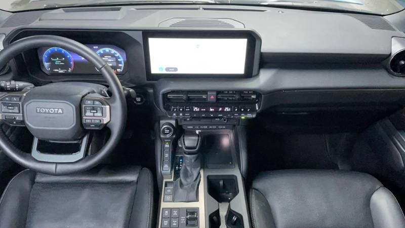 2025 Toyota Land Cruiser Prado thumbnail 5