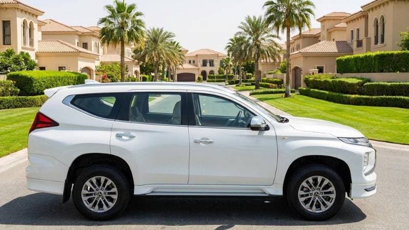 2022 Mitsubishi Montero Sport thumbnail 2