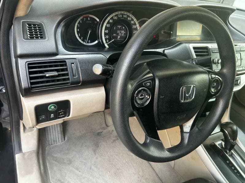 2016 Honda Accord thumbnail 5