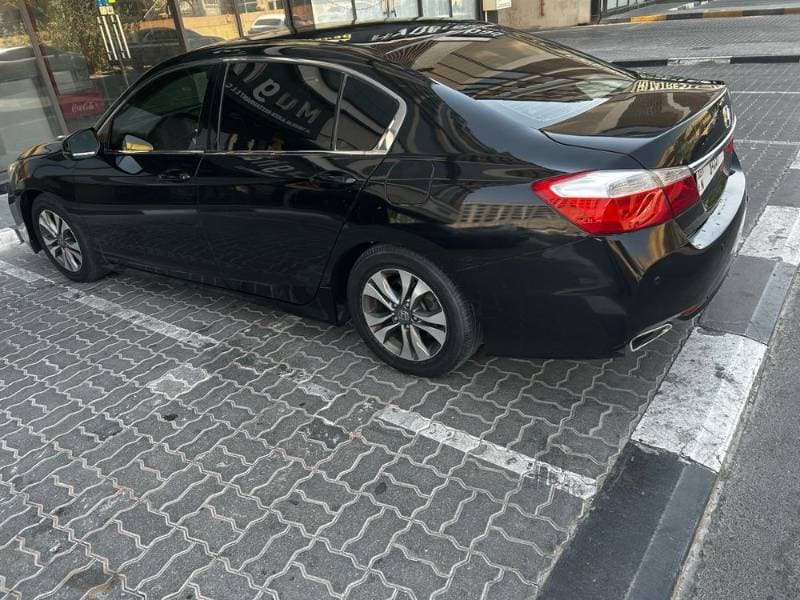 2016 Honda Accord thumbnail 4