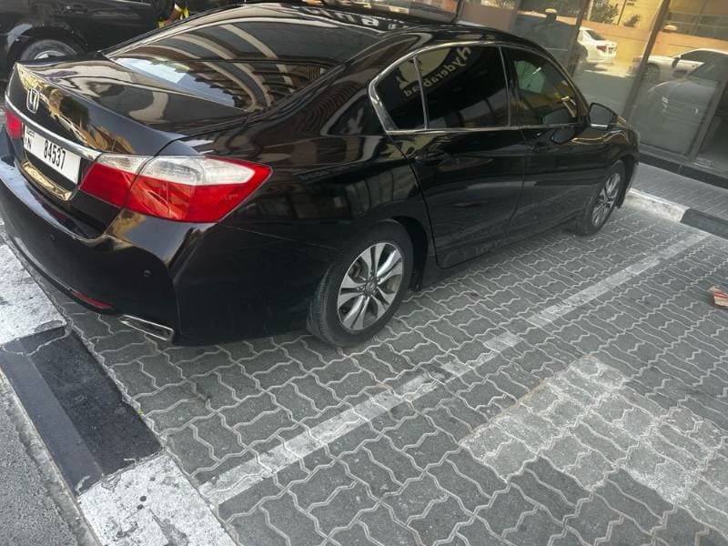 2016 Honda Accord thumbnail 2