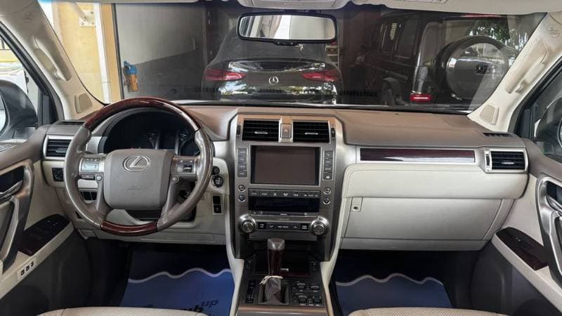 2016 Lexus GX 460 thumbnail 3