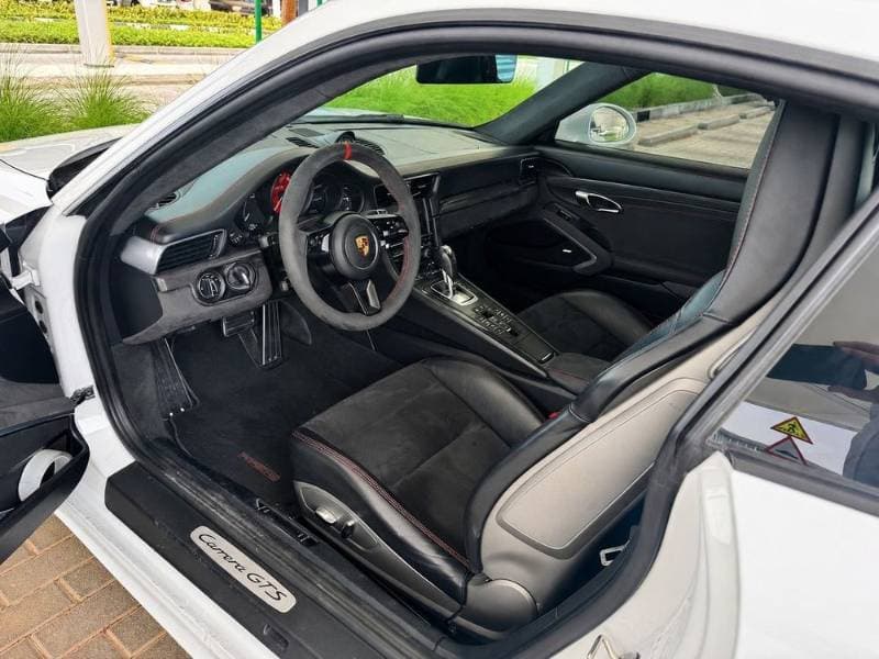 2015 Porsche 911 thumbnail 3