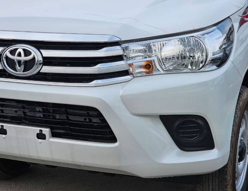2026 Toyota Hilux NARROW BODY thumbnail 7