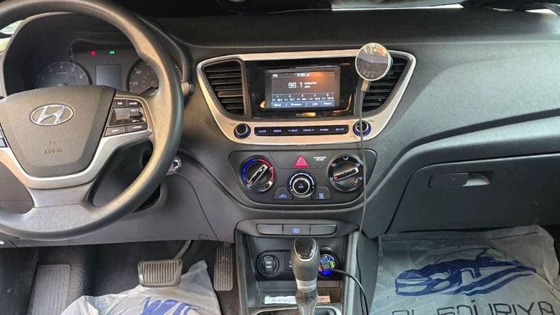2022 Hyundai Accent thumbnail 3