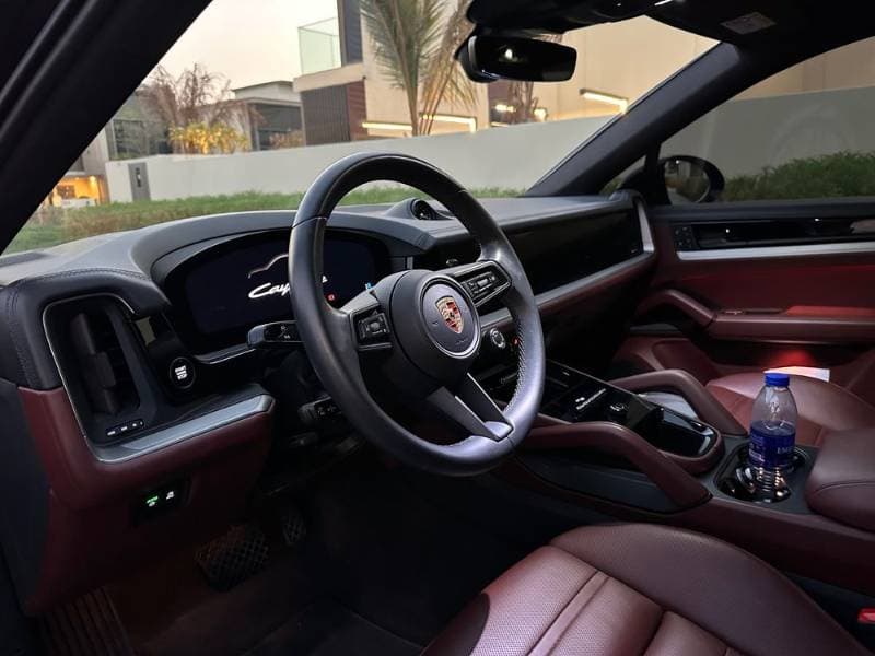 2024 Porsche Cayenne Coupe thumbnail 3