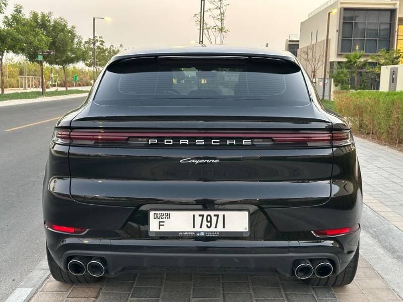 2024 Porsche Cayenne Coupe thumbnail 4