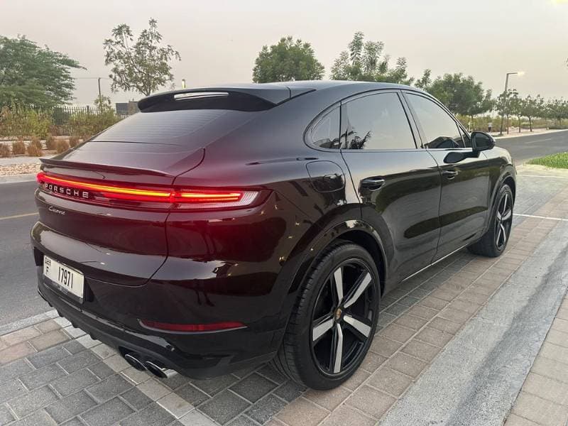 2024 Porsche Cayenne Coupe thumbnail 2