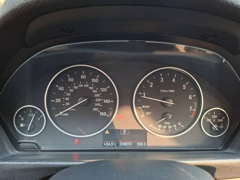 2015 BMW 3 Series Sedan thumbnail 4