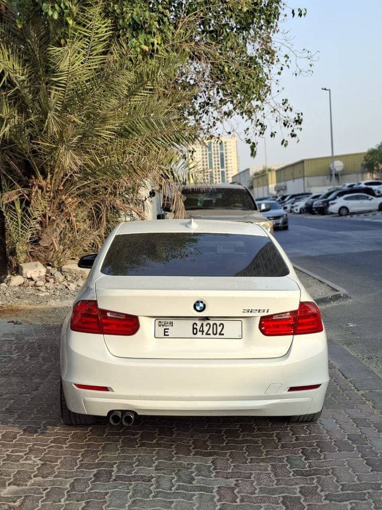2015 BMW 3 Series Sedan thumbnail 3