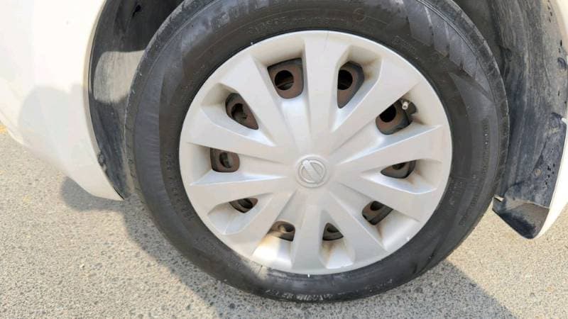 2015 Nissan Versa thumbnail 3