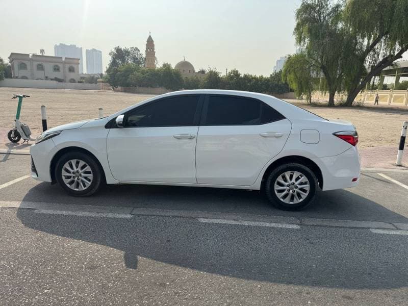 2017 Toyota Corolla thumbnail 5