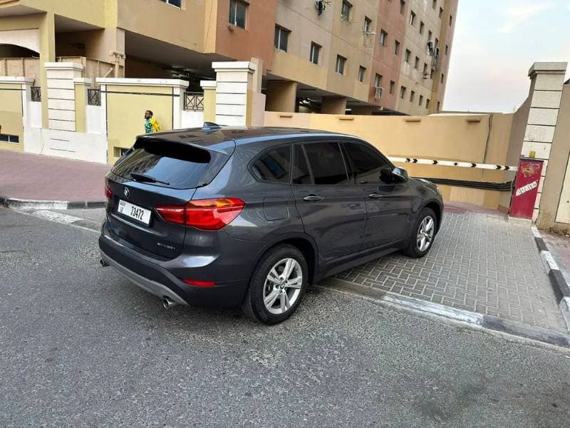 2019 BMW iX1 thumbnail 2