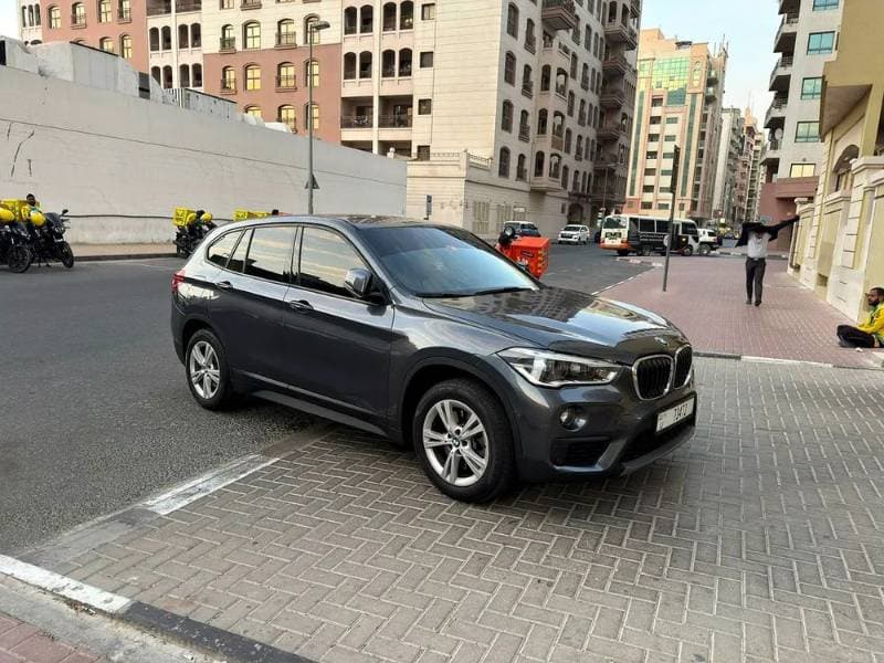 2019 BMW iX1 thumbnail 3
