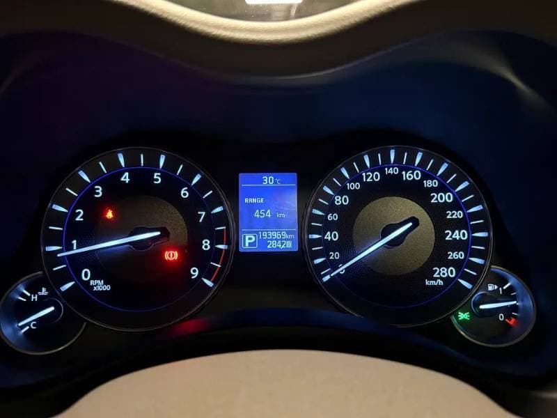 2016 Infiniti Q70 thumbnail 2
