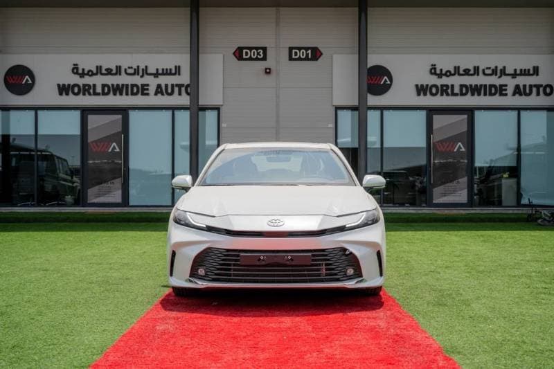 2025 Toyota Camry GLE HEV thumbnail 2
