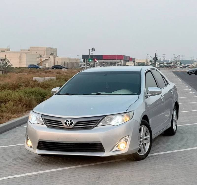 2015 Toyota Camry thumbnail 2